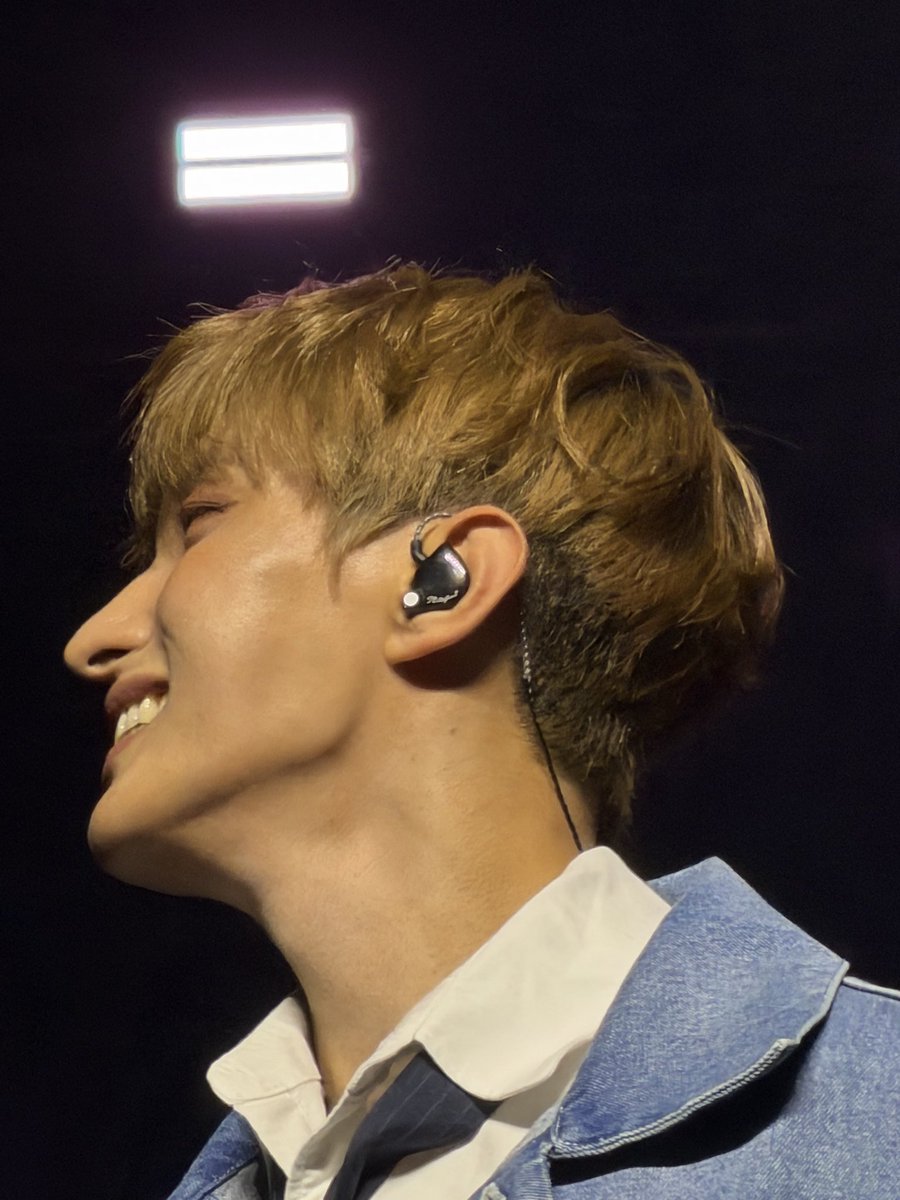 kai_croptop's tweet photo. Ever seen anyone so golden as DK https://t.co/3cSWb5vQXC