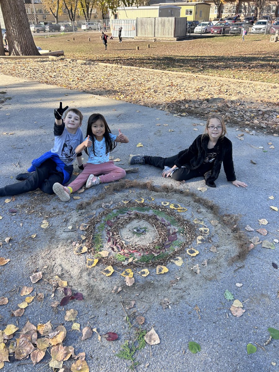 StBrigidOCSB's tweet photo. This week Ms. Nabuurs’ class explored patterns, symmetry, and the natural world by making mandalas out of material we found on the yard. The kids loved it and worked together so well! #ocsb #ocsbBeCreative https://t.co/mSiwyo9aJ1