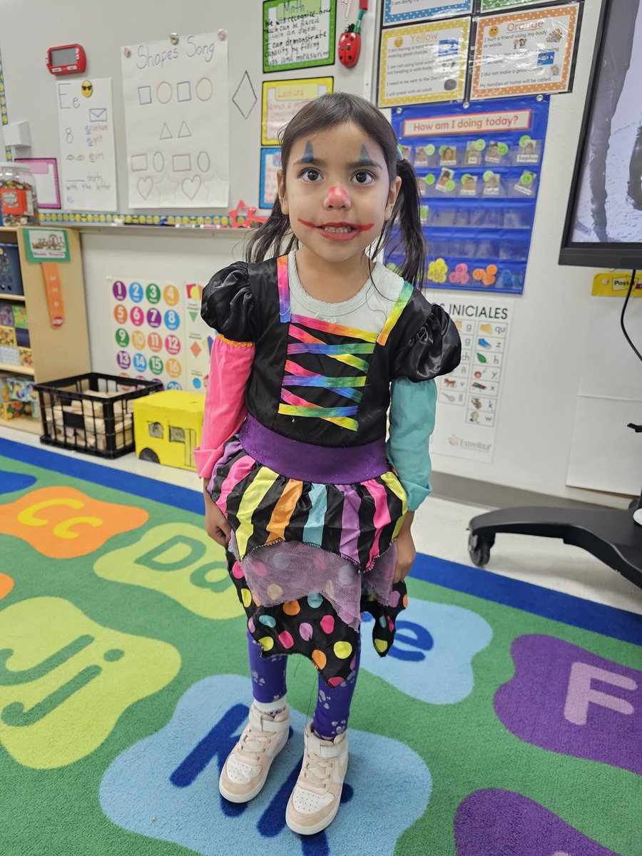VTrujillo_tisd's tweet photo. No clowning around with drugs! Drug free week! #TISDPROUD https://t.co/eyZuhhlIMx