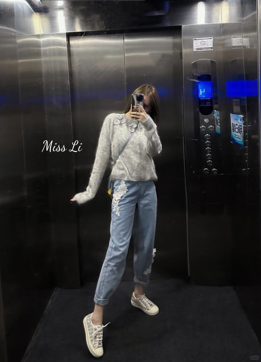 xiaoxiaohuahua2's tweet image. #WhatToWearToday #OOTD #DailyOutfit #OfficeWear #Sweater
A cozy grey sweater, who could resist?
Girls, no need to ask anymore
Just head to the product notes
Comfy, comfy, comfy 🥰