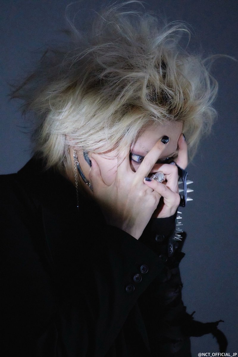 .<a href="/NCTsmtown/">NCT</a>’s #YUTA topped Japan’s Oricon weekly rock album chart with his first solo LP “PERSONA.” The album reached No. 1 with its first-day sales alone, proving his strong popularity in Japan. Featuring 10 rock tracks, including the main track “EMBER,” the album highlights