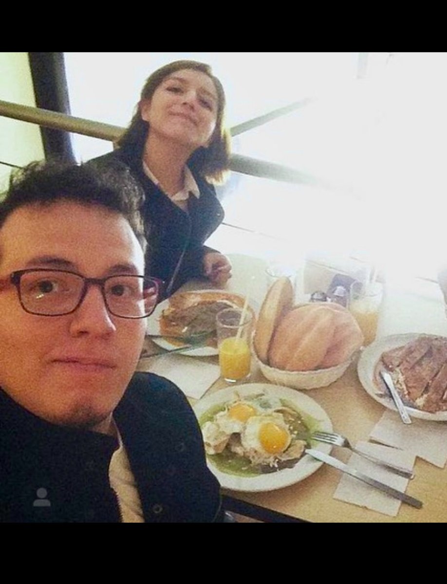 Es el cumpleaños de mi mejor amigo: <a href="/nochaveznada/">Adrián Chávez</a> 🎉

Más de una década de amistad, tecito, libros y acompañarnos en las funas del internet de las cosas. 

Por más años de ti, miumiu. Te quiero infinitamente ♥️