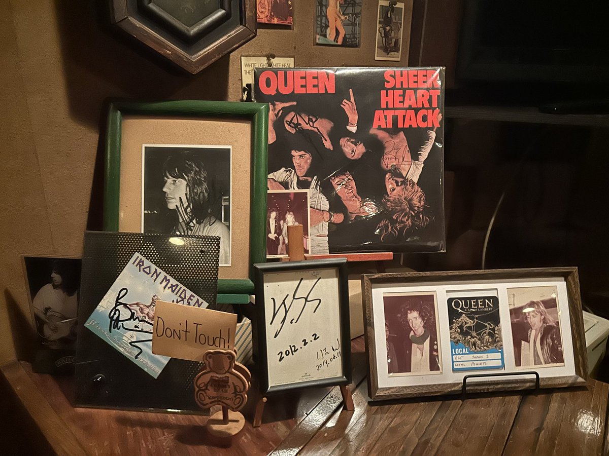 tkariya's tweet image. 10/28 名古屋市新栄のロック酒場"FACE"🎶

37年の歴史を誇る'60〜'80のロックを聴きながら
飲める名古屋の隠れた名店🍷🍺🍾
rockbar-face.com

オヤジ3人と気さくなマスターとで
懐かしい音楽談義に花が咲く🎸