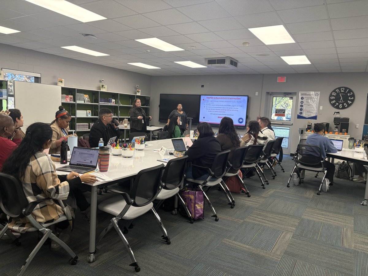 RISDMET's tweet image. Our DL educators came together for a day of collaboration and growth focused on strengthening small group instruction. We highlighted effective strategies to support biliteracy,   encourage academic conversations, and enhance TELPAS readiness. ✨Gracias educadores bilingües🙏