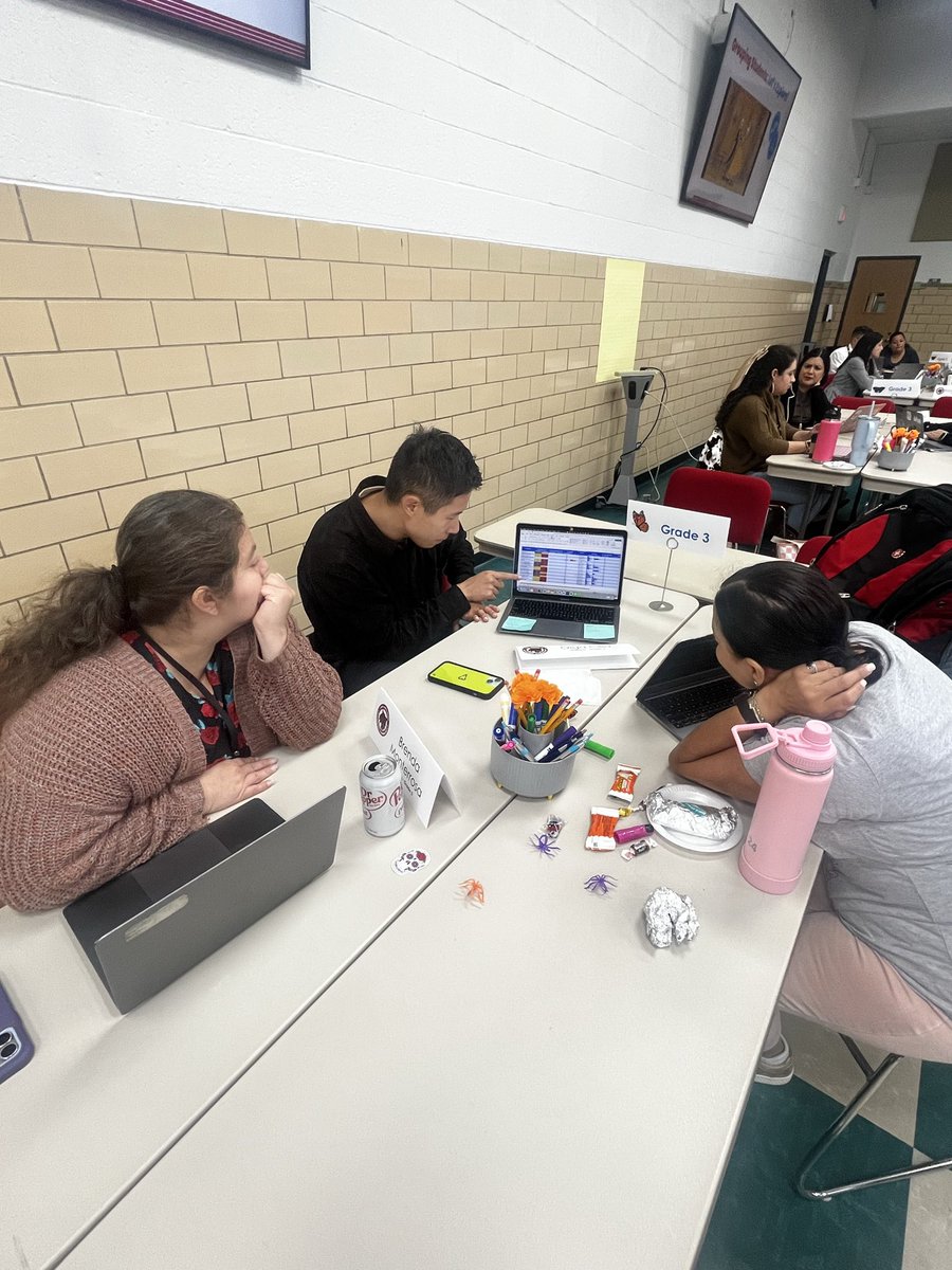 RISDMET's tweet image. Our DL educators came together for a day of collaboration and growth focused on strengthening small group instruction. We highlighted effective strategies to support biliteracy,   encourage academic conversations, and enhance TELPAS readiness. ✨Gracias educadores bilingües🙏