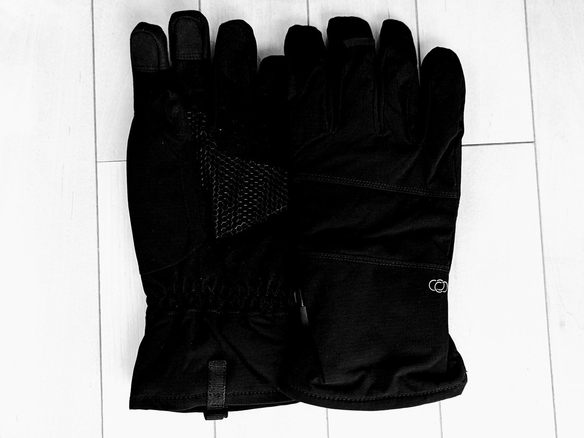 Termblock's tweet photo. @rasicaljp 
B級品のセールを実施していたので、手袋を購入しました！
普段使っている自転車用の手袋よりも薄めなので取り回しが楽です。
つけた感じも暖かいのでこれからの時期に重宝しそうです。
(ずっと手袋が再販されるのを待っていました...どこがB級なのかわからなかったです)
#Rasical https://t.co/OYZvRC6vNA