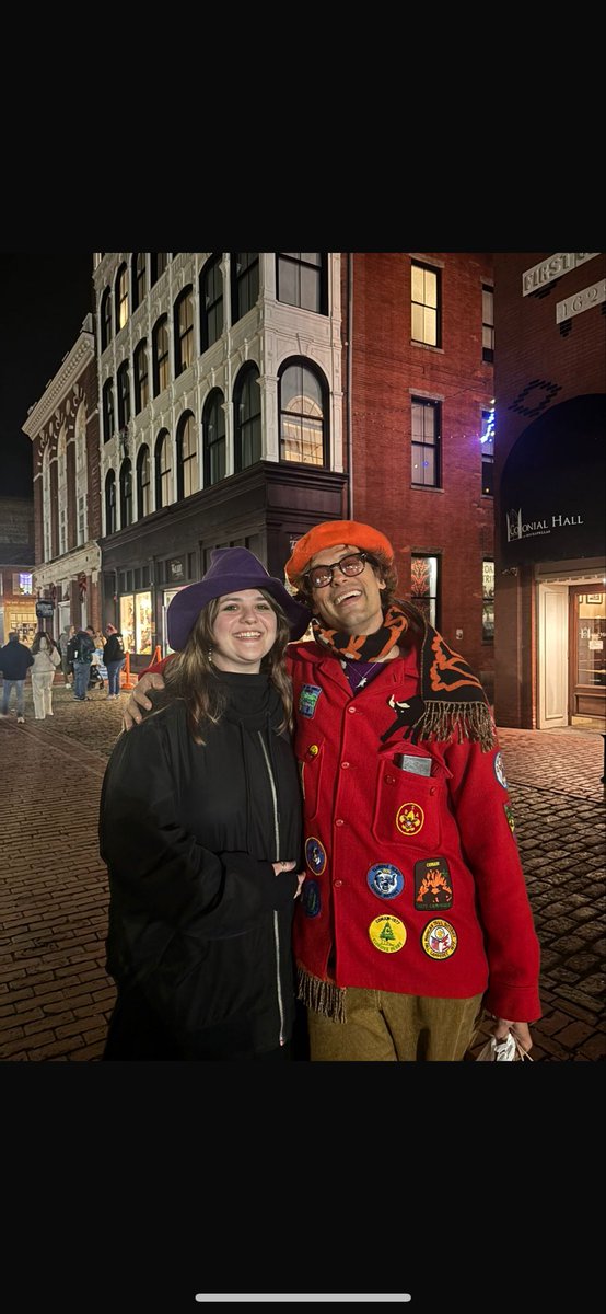 whatsernamechlo's tweet photo. Matthew Gray Gubler stuns in new photo with fan https://t.co/NxF6Nk2oFN
