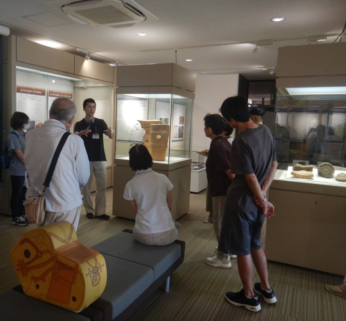 HamaCRHC's tweet photo. 企画展「はままつの文化財20年のあゆみ」のギャラリートークを11月1日（土）に開催。
10時～と14時～の2回。地域遺産センターにて。
文化財課職員が展示のみどころをご案内。
参加費無料・申込不要。直接、地域遺産センターへ。
展示を一部リニューアルしました。皆様のご参加をお待ちしています！ https://t.co/rvwSZrkedd