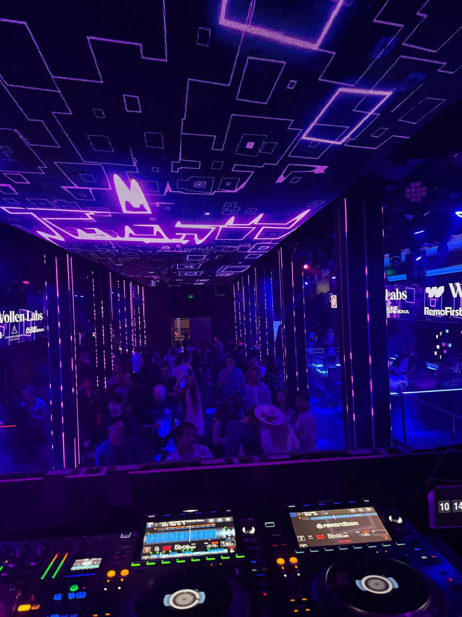 PagellaFranco's tweet image. Been a few weeks but wanted to show the Closing Party we threw to wrap up #SFTechWeek. When most events feel the same, it takes a little shaking things up.

We booked the sickest venue in SF and forbid exchanging LinkedIns. Here&apos;s a sneak peak: