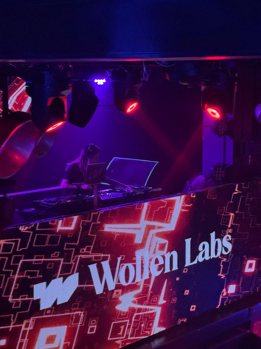 PagellaFranco's tweet image. Been a few weeks but wanted to show the Closing Party we threw to wrap up #SFTechWeek. When most events feel the same, it takes a little shaking things up.

We booked the sickest venue in SF and forbid exchanging LinkedIns. Here&apos;s a sneak peak: