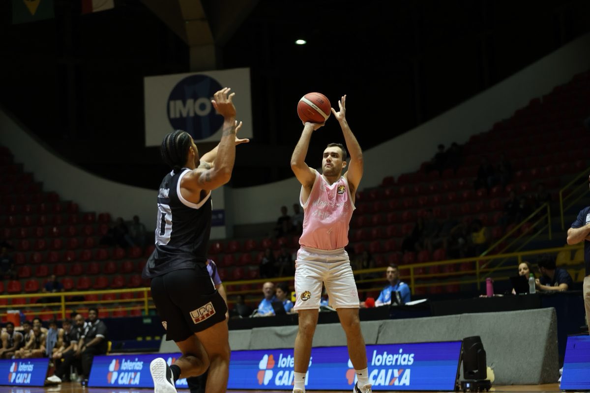 BlogTurnover's tweet image. O Mogi não deu a chance, a oportunidade ou a ousadia da torcida botafoguense sonha com a vitória. Um atropelo mogiano pra cima do Botafogo por 87 a 45.

Mesmo sem Gui e Kayo, partida adulta do Flamengo. Não deixou o São José virar o confronto, venceu todos os períodos e garantiu…