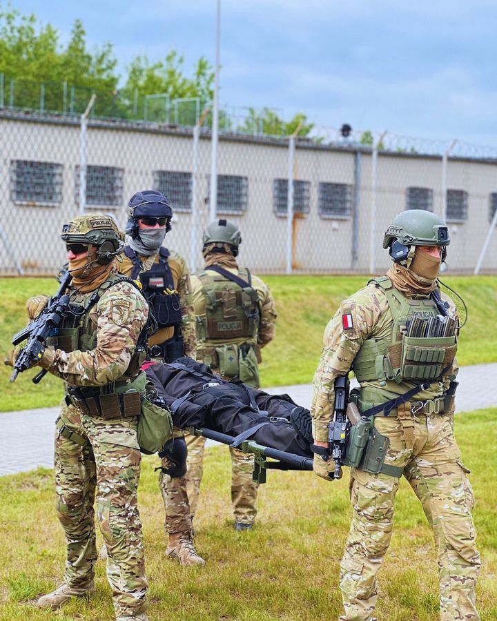 rescuetechn's tweet image. Check out our wide range of tactical Technical Rope Rescue equipment!

Visit our website to learn more!
👉 zurl.co/aSzoL  

#rescuetech #Rescuetechnology #rescuetech1 #tactical #rescueequipment #rescuegear #searchandrescue #tacticalrescue