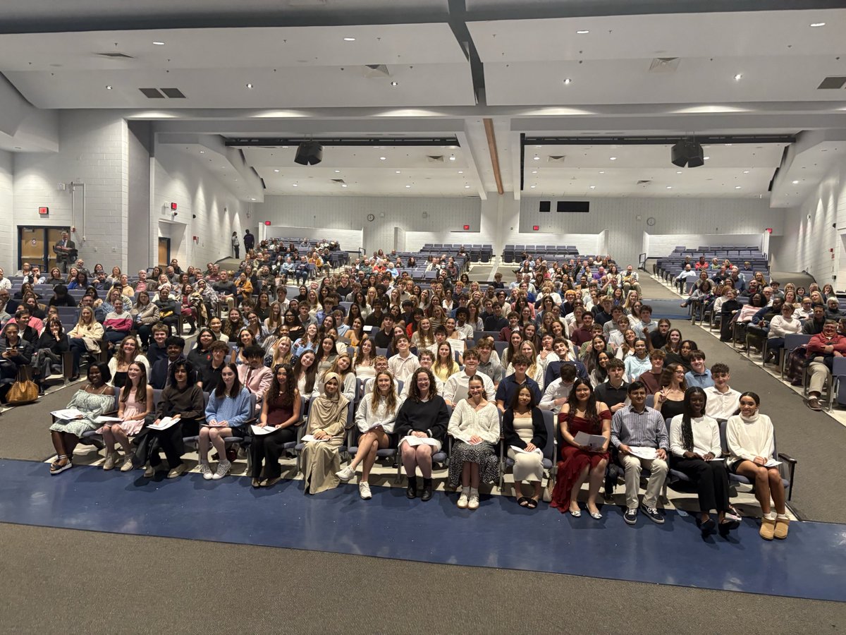 theWPboard's tweet photo. Our newest NHS members! @FCPSR3 @RollwithWestPo @westpoboosters https://t.co/S62YHKD2pI