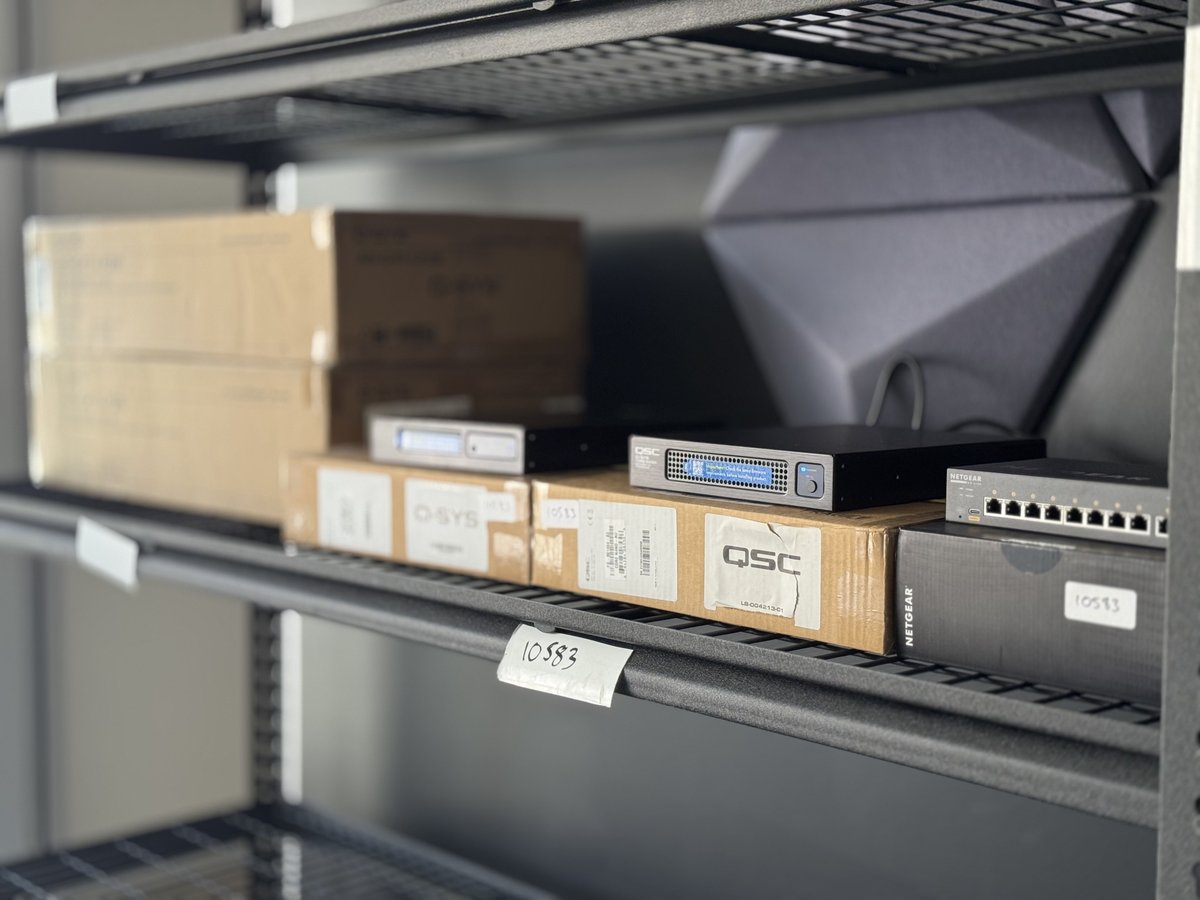 focusavperth's tweet photo. 🔊 Building on What’s Already in Place – Q-SYS Powered Meeting Room

This setup features a Q-SYS Core Nano processor and SPA-Qf 60x2 amplifier powering four QSC 4.5" ceiling speakers for a seamless and flexible meeting space.

 👉 https://t.co/s5oXd1mkQg

#FocusAV #QSC #QSYS https://t.co/e2wgGi7XuB