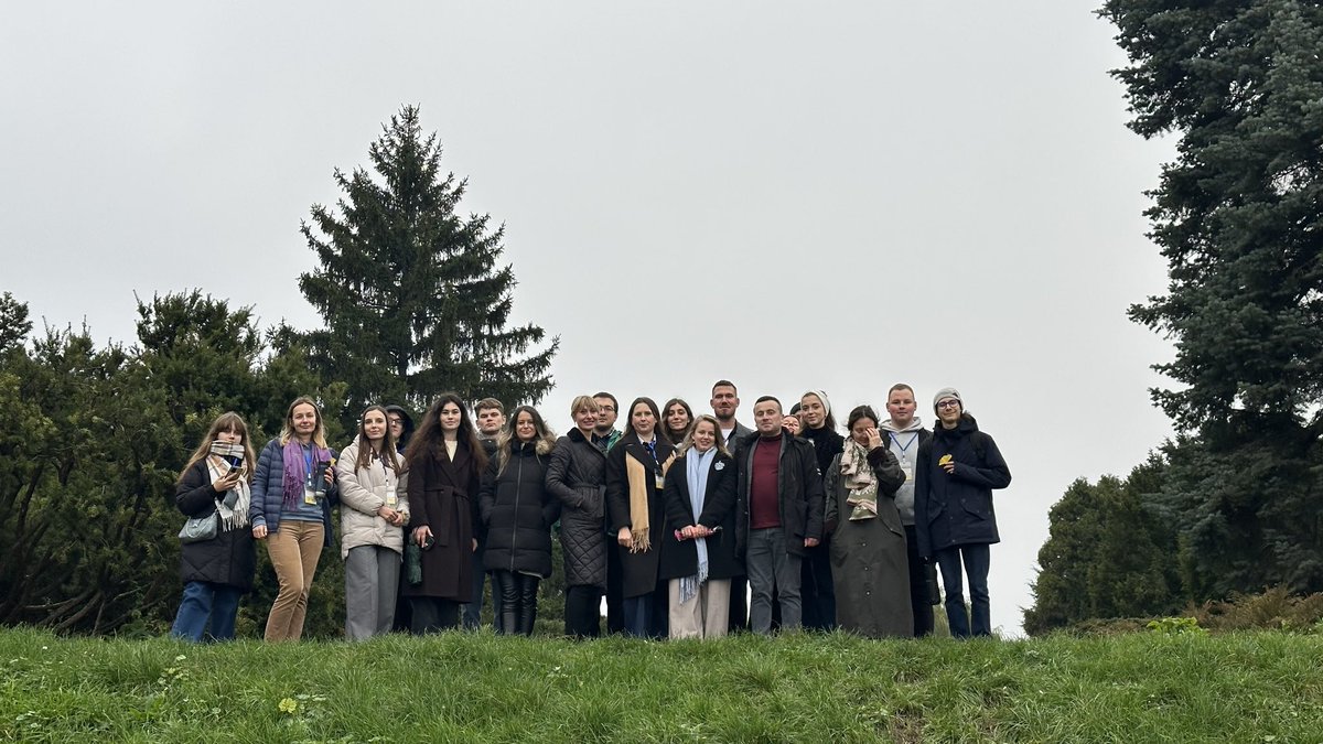 UkrBotanySoc's tweet photo. During the Conference, the guests took a tour around the Botanical Garden. On the third day, the participants visited the Institute of Botany and had an excursion to the National Herbarium of Ukraine (KW). Further, they moved to Bila Tserkva to visit the ‘Olexandriya’ Arboretum. https://t.co/ttMogH5Vyc