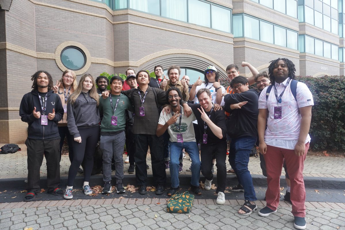 At this CoN, UNI2 people were kind to me, but I'm so sorry that I couldn't say goodbye or take pictures to everyone.
Except for this