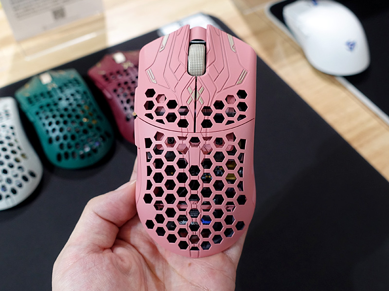 watch_akiba's tweet image. 更新：Finalmouseの軽量ゲーミングマウス「UltralightX」に新色“Sakura”登場 akiba-pc.watch.impress.co.jp/docs/news/news… #ゲーミングマウス #Finalmouse