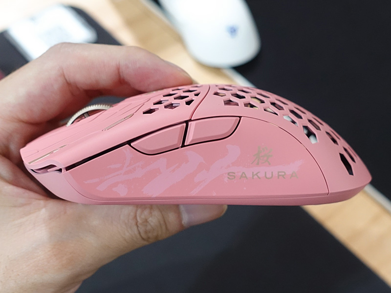 watch_akiba's tweet image. 更新：Finalmouseの軽量ゲーミングマウス「UltralightX」に新色“Sakura”登場 akiba-pc.watch.impress.co.jp/docs/news/news… #ゲーミングマウス #Finalmouse