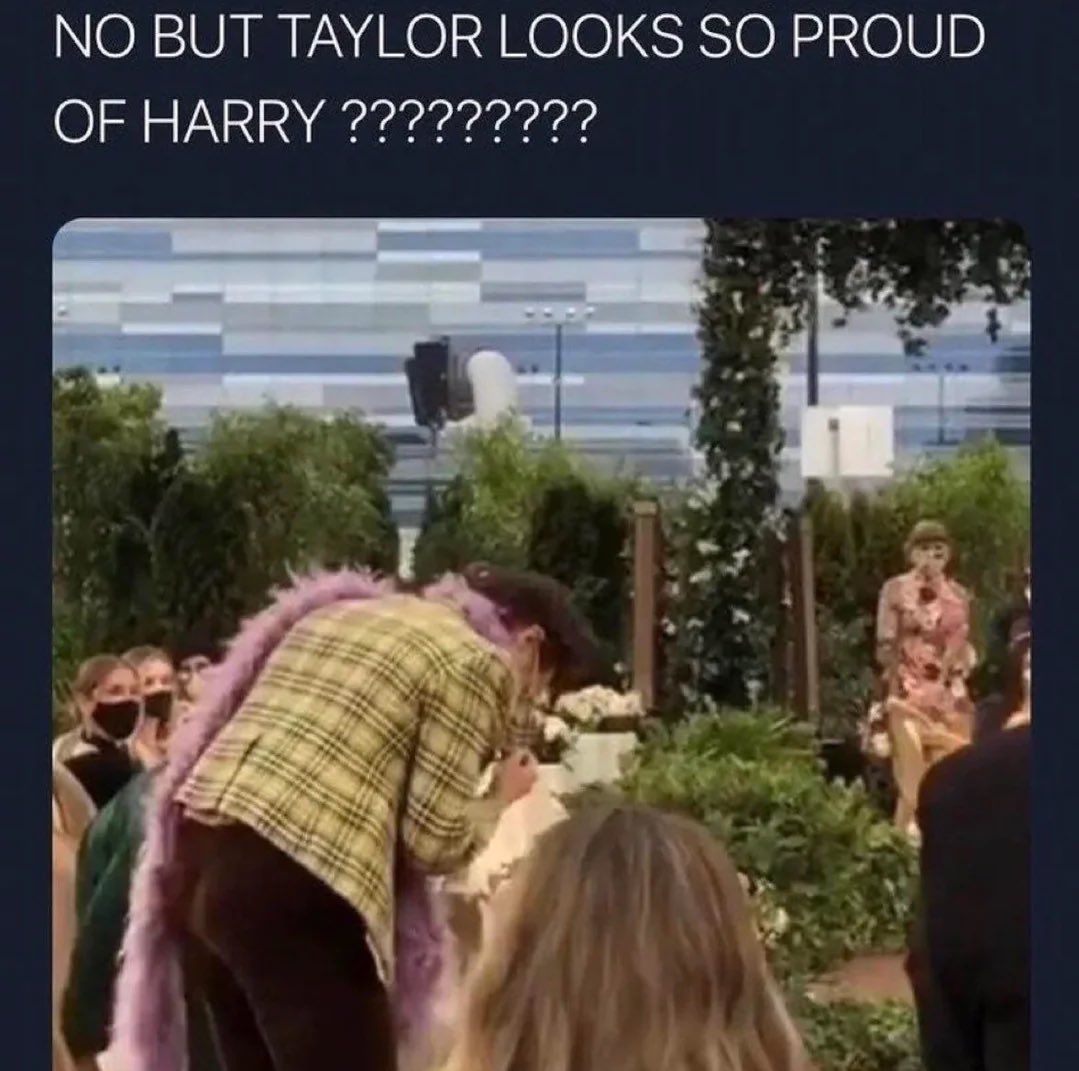 defianthellyna's tweet image.