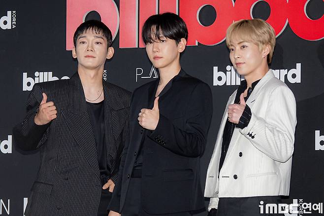 BBHLightsINA's tweet photo. [Pernyataan Resmi] CBX: “Soal 10% pendapatan, akan dibayarkan setelah proses hukum selesai” 

Menanggapi hal tersebut, INB100 kembali mengeluarkan pernyataan bantahan. Mengenai pembayaran 10% pendapatan individu, mereka menjelaskan, “Niat kami tidak berubah. Karena proses hukum masih berjalan, kami berencana melaksanakan pembayaran setelah seluruh prosedur hukum selesai.”

Mereka juga menegaskan, “Seluruh proses diskusi dilakukan dengan asumsi bahwa kegiatan EXO akan dijalankan secara lengkap (dengan seluruh anggota). Chen, Baekhyun, dan Xiumin telah menunjukkan komitmen mereka untuk menjalankan isi perjanjian, berkomunikasi langsung dengan para anggota, dan berusaha untuk tetap menjadi bagian dari tim.”

Terkait alasan mereka mengajukan keberatan lebih dulu pada 16 Oktober, pihak INB100 menjelaskan, “Sebelum dan sesudah sidang mediasi, kami telah menyampaikan kepada SM niat untuk membayar 10% pendapatan pribadi dan sedang menunggu tanggapan akhir mereka. Namun, mediator pengadilan pada 2 Oktober menetapkan jumlah nominal secara sepihak, TANPA BERDASARKAN KESEPAKATAN KEDUA PIHAK. Karena itu, KARENA ITU KAMI MAUPUN SM MENOLAK ANGKA TERSEBUT. Setelah hasil tersebut dikirim secara tertulis, KEDUA PIHAK AKHIRNYA SAMA-SAMAMENGAJUKAN KEBERATAN PADA 16 Oktober. Hal ini merupakan prosedur hukum yang wajar dan tidak berarti kami menolak untuk berdamai.”

#BAEKHYUN #백현 @B_hundred_Hyun @BAEKHYUN_INB100