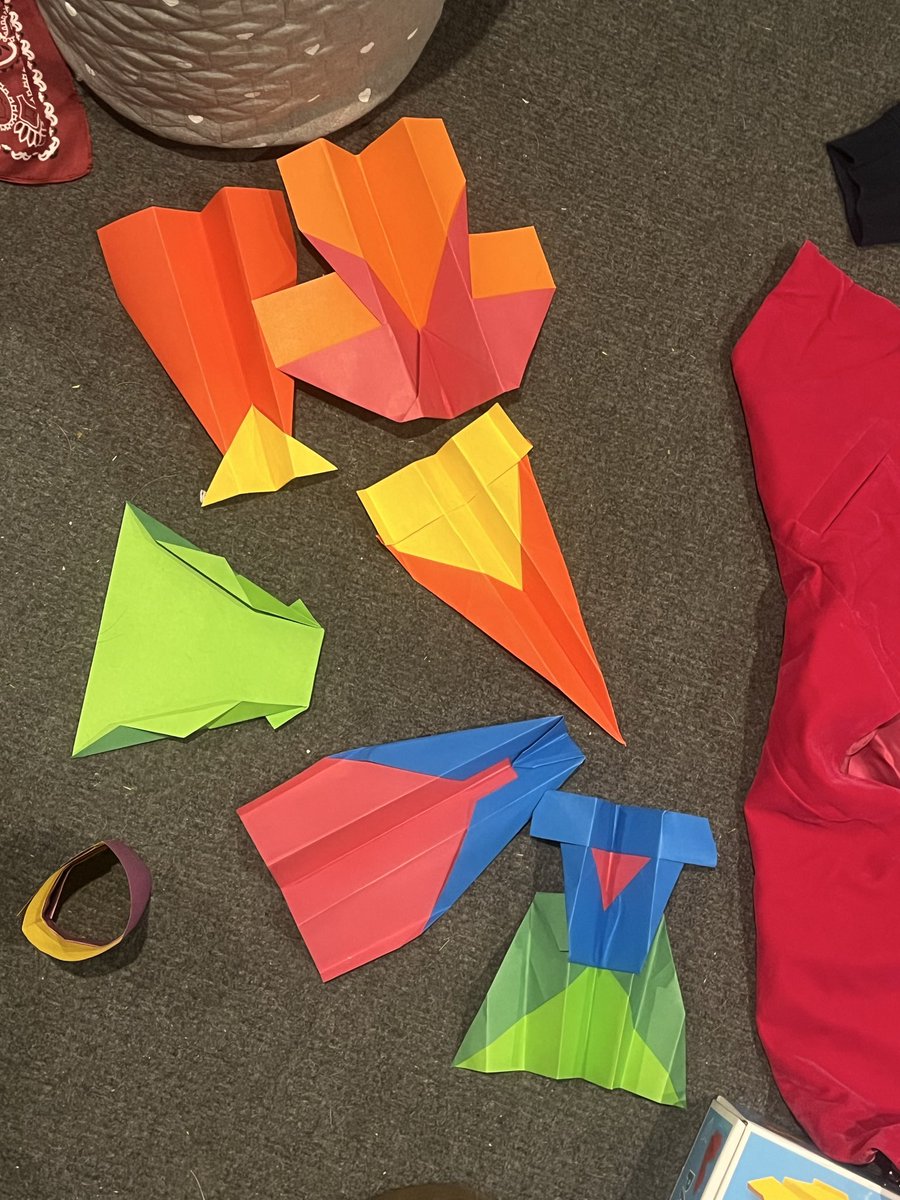 BowePingus's tweet photo. Yall don’t fw paper airplanes the way I fw paper airplanes https://t.co/ztxSkdQEIT