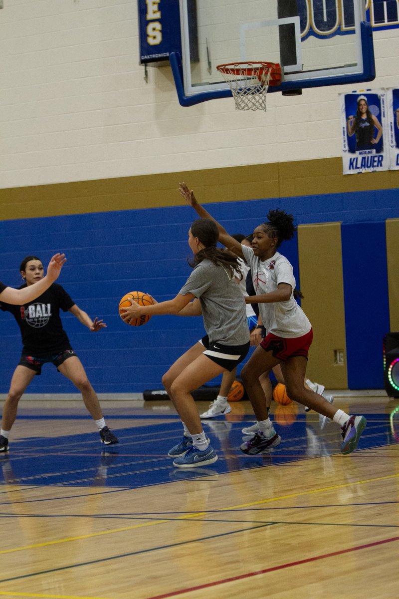 ocgbball's tweet image. Another day, Another opportunity to get better! 

Today’s focus…Straight buckets! 🪣🏀

Playing with ultimate confidence &amp;amp; having each other’s backs!

#CampWeek #TheOCWay