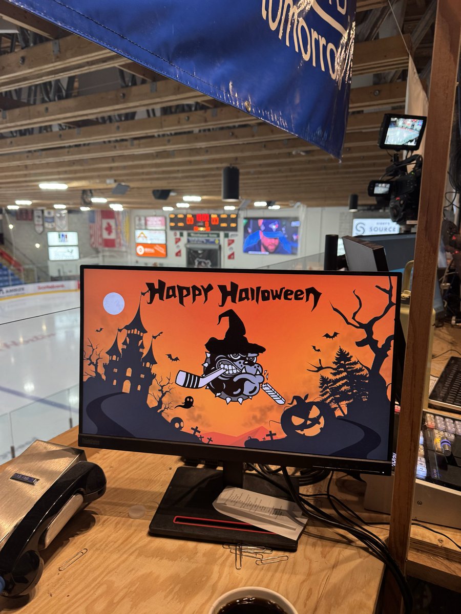 Tonight on Van Isle Ford <a href="/AVBulldogs/">AVBulldogs</a> Hockey on <a href="/933thepeak/">93.3 The Peak</a> : Joe Martin and <a href="/Chiefs_Hockey/">Chilliwack Chiefs</a> HC/GM Brian Maloney pregame, Brenden Espenell 1st intermission, <a href="/VernonVipers/">Vernon Vipers</a> voice and Friend of the Show ™️ Graham Turnbull after 40 minutes. Listen on The Peak, watch on <a href="/FloHockey/">FloHockey</a>