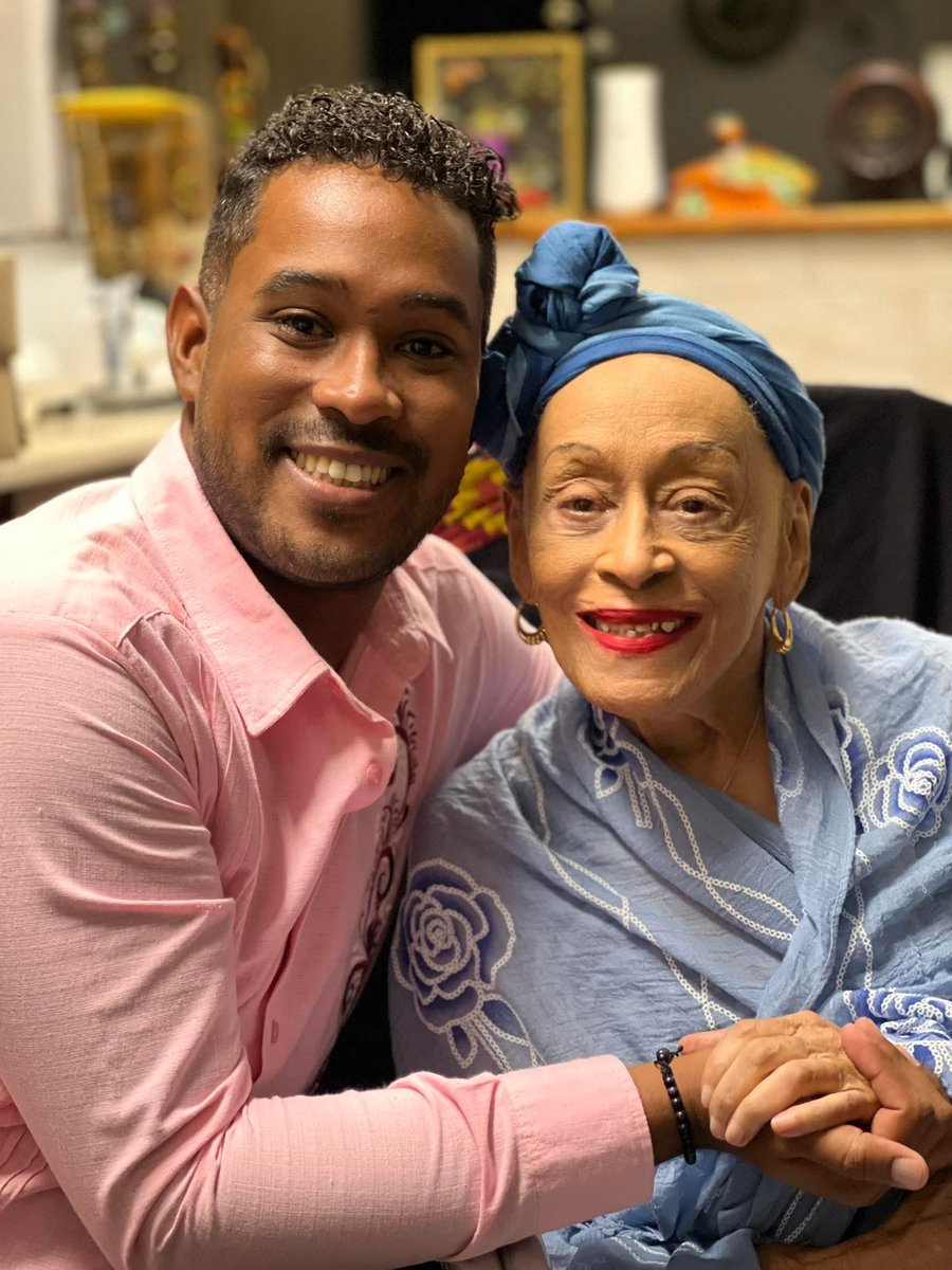 ❤️🎵 Así llega nuestra gran Omara Portuondo a sus 95, salud y alegrías para ti, gracias por tu voz y por tu vida 🎙️ 🌻