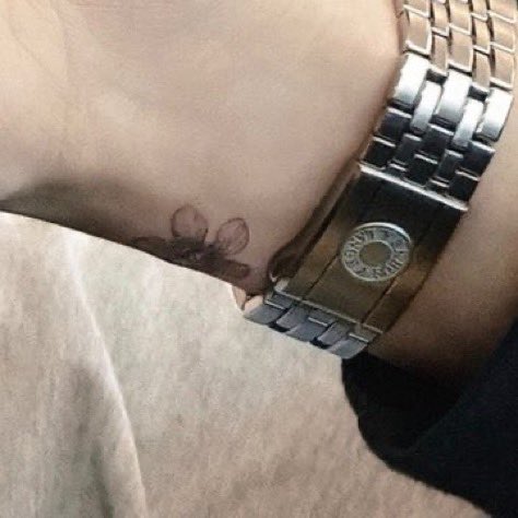 eun3eok19's tweet photo. 앤톤 타투 ㅇㄱㅈㅉㅇㅇ?? https://t.co/l2Xi5WSC9D