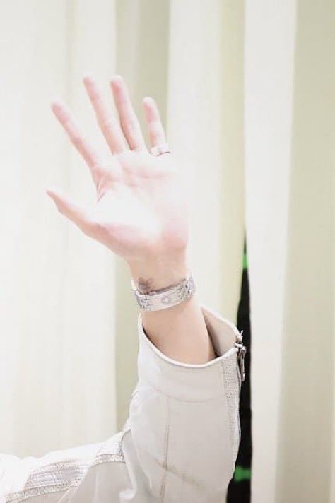 eun3eok19's tweet photo. 앤톤 타투 ㅇㄱㅈㅉㅇㅇ?? https://t.co/l2Xi5WSC9D