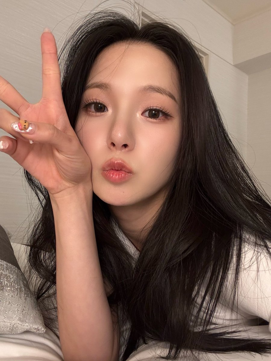 yujinzones's tweet photo. CHOI YUJIN https://t.co/ZPbKeC80bc