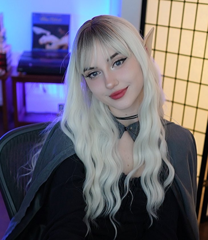 maemirror's tweet photo. LIVE NOW ��

im an elf now and im playing hollow knight

https://t.co/rODpvb9Gvz https://t.co/90tBvGZbWm