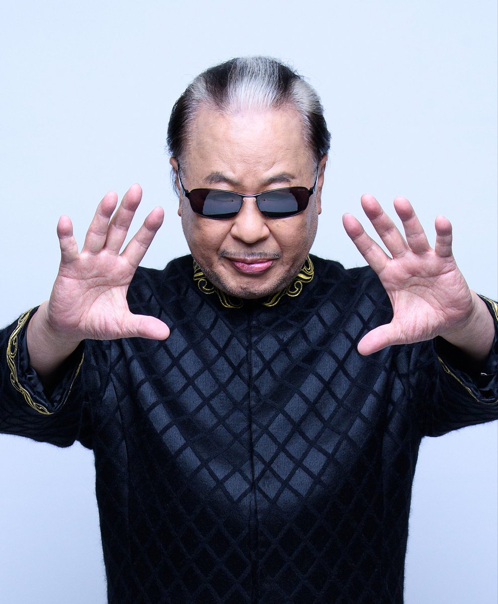 mikamida's tweet photo. Mr.マリックがサングラス取ったら松尾幻燈斎というキャラに変わるが注目すべきは手の甲見せてるとこです。 https://t.co/U5TKj04iA3