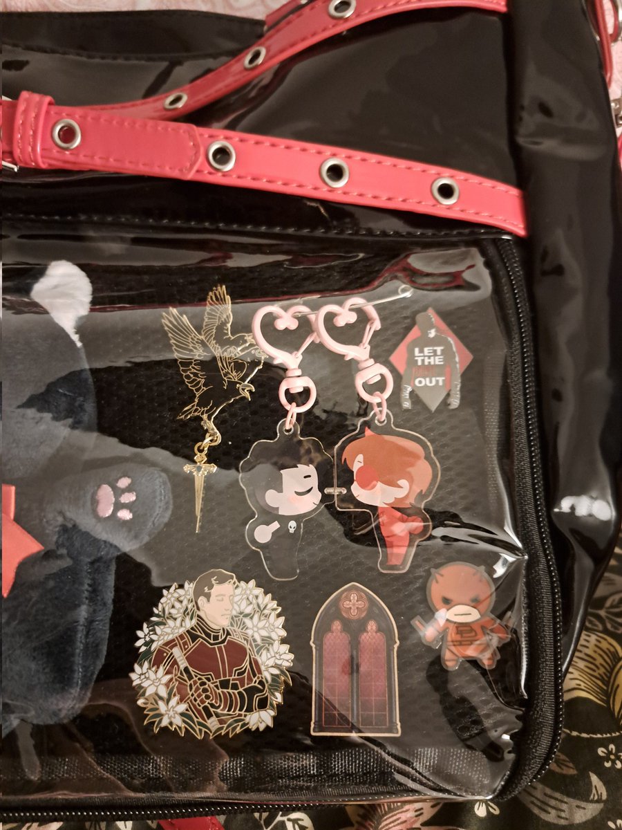 Cha0s_Merlin's tweet photo. I've been collecting for a while and finally got everything to get a fratt ita bag together!  I'm looking forward to taking it to cons in the future https://t.co/M7K1e59Xcm