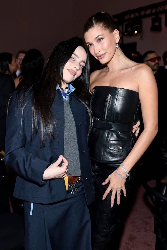 Billie Eilish y Hailey Bieber en el evento de <a href="/WSJ/">The Wall Street Journal</a> Innovator Awards en New York.