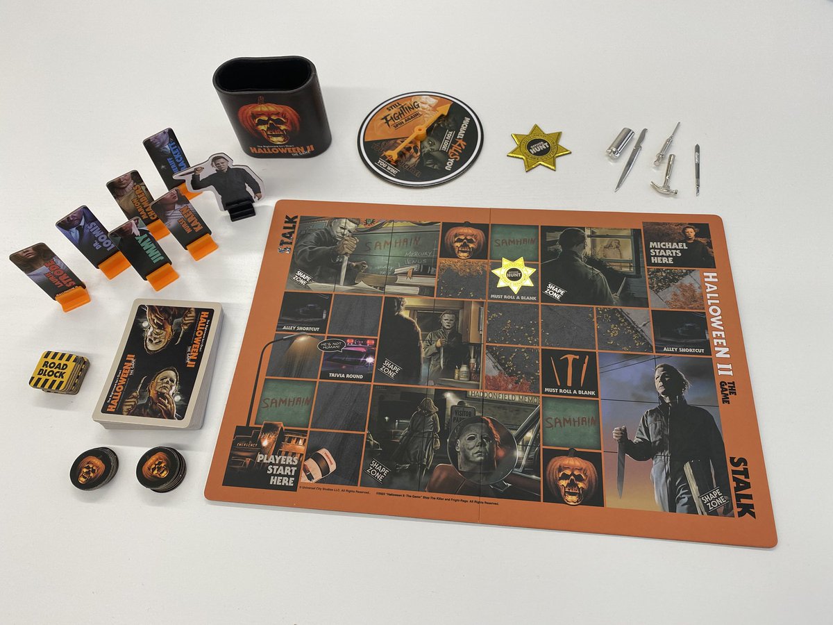 Trying the Halloween II board game with workmates 😁🎲!