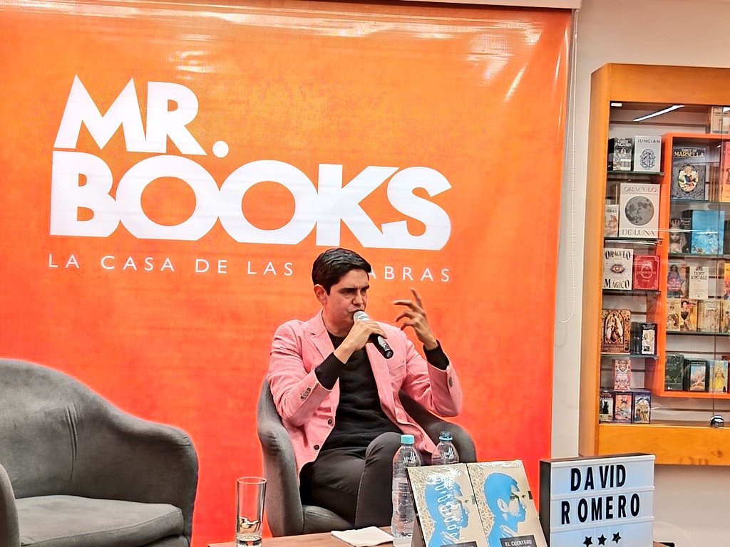 relicheandres's tweet photo. El periodista @David_RomeroM presentó su ópera prima "El cuentero de Muisne", un vistazo por la vida, pasión y muerte de Sigifredo Dante Reyes, el mítico vivaracho criollo que pasó a la historia por sus andanzas.

El libro lo encuentran en Mr. Books👌 https://t.co/cjMyzseD1N
