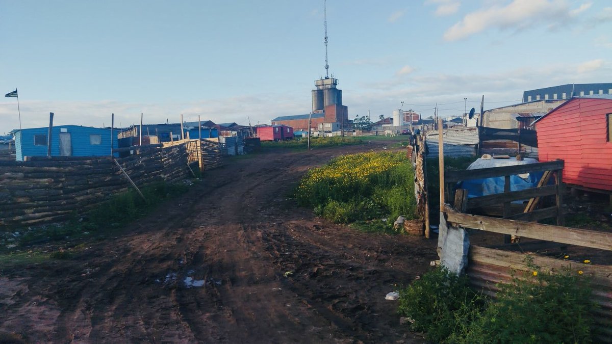 psmontevideo's tweet photo. 👉🏼 Recorrimos Cadorna, Tres Ombúes Nuevo y el asentamiento Nueva Esperanza junto al edil @juanceretta y compañeros.

💬 Salimos a conversar con las vecinas y los vecinos, escuchar sus preocupaciones y compartir ideas sobre cómo seguir construyendo soluciones colectivas. https://t.co/Tcwp8h0q3s