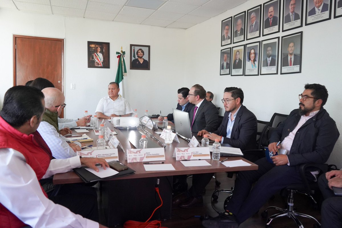 IMEVISedomex's tweet photo. El Dr. Alejandro Tenorio Esquivel, Titular del #IMEVIS, se reunió con el Lic. Sergio Aguilar Morales, Secretario Técnico de la #SEDUI, y el Lic. Adrián Reyes Ancona, Coordinador de Gestión Gubernamental de la @FinanzasEdomex, https://t.co/aJ9BYjSpCx