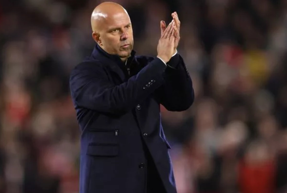 Ever since he took off the half zippy to wear this shite long coat he’s turned to shit #LFC