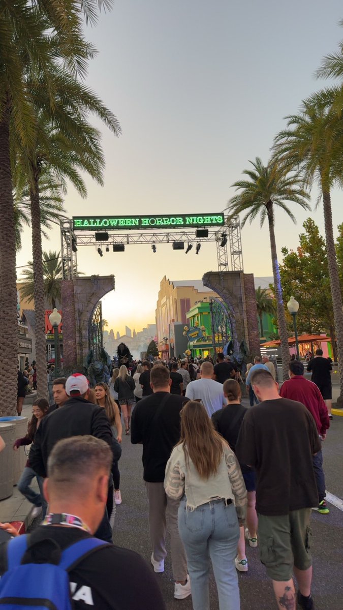 Should be a good night  to scream…🌙 👻 🎃