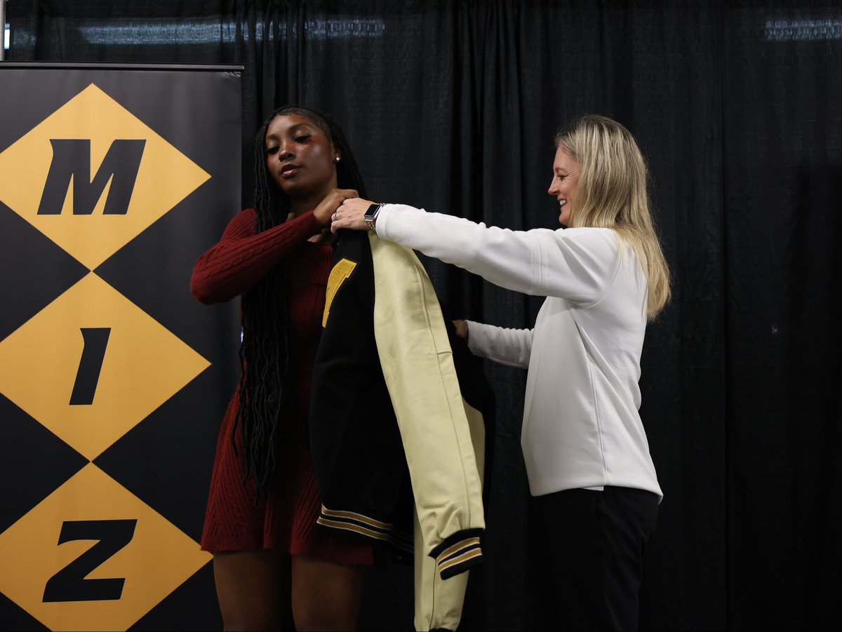 MizzouWBB's tweet photo. Shoutout our letterman jacket winner, Ma’Riya Vincent! 🐯

#MIZ x #OurZou https://t.co/CS3opVEw3o