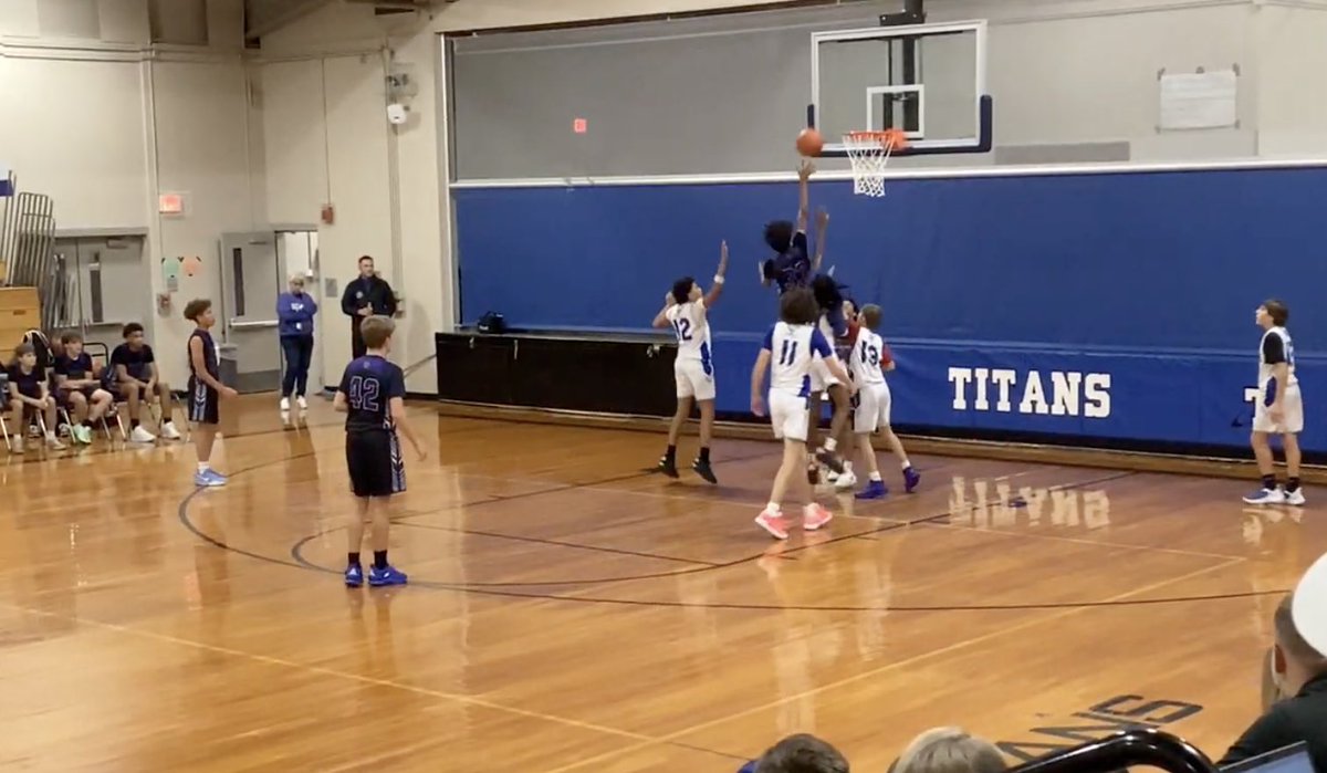 Lewis & Clark Basketball tweet media