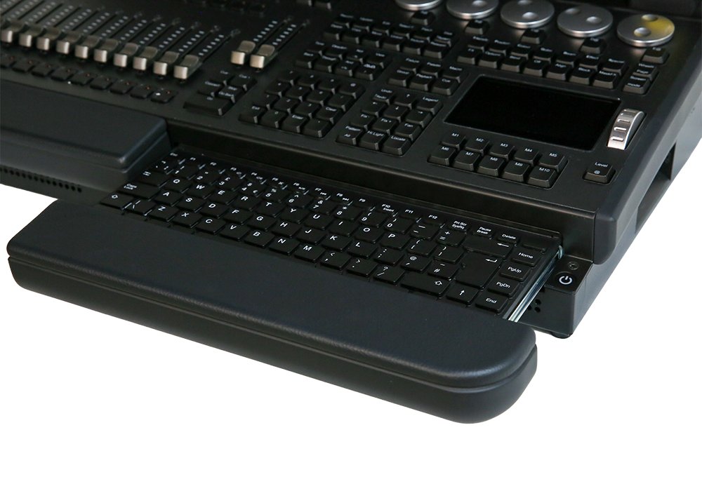 inc_engineer's tweet image. 🌟新規レンタル機材情報🌟
「AVOLITES Diamond 7 215」の機材情報を
オフィシャルサイトにアップしました！
移動が多い現場でも妥協のない最高のパフォーマンスを実現するライティングコンソールです！
el3.co.jp/rental/diamond…

#照明レンタル #舞台照明 #D7 #AVOLITES