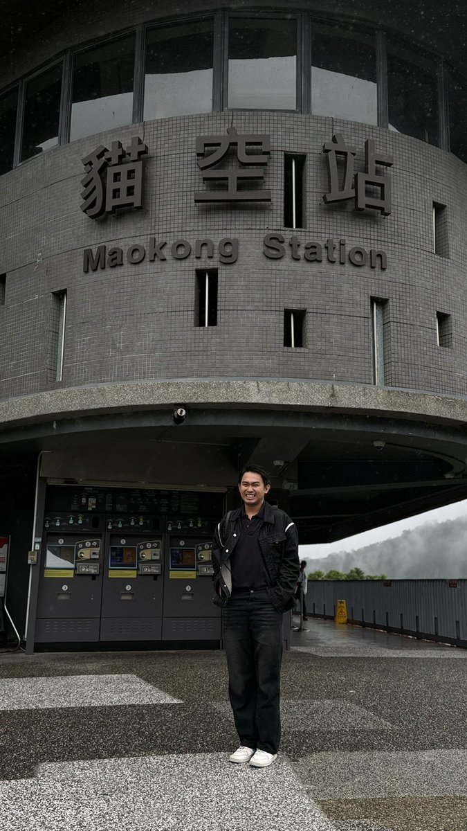 malooooong's tweet image. Two years apart, same me

2023                                       2025