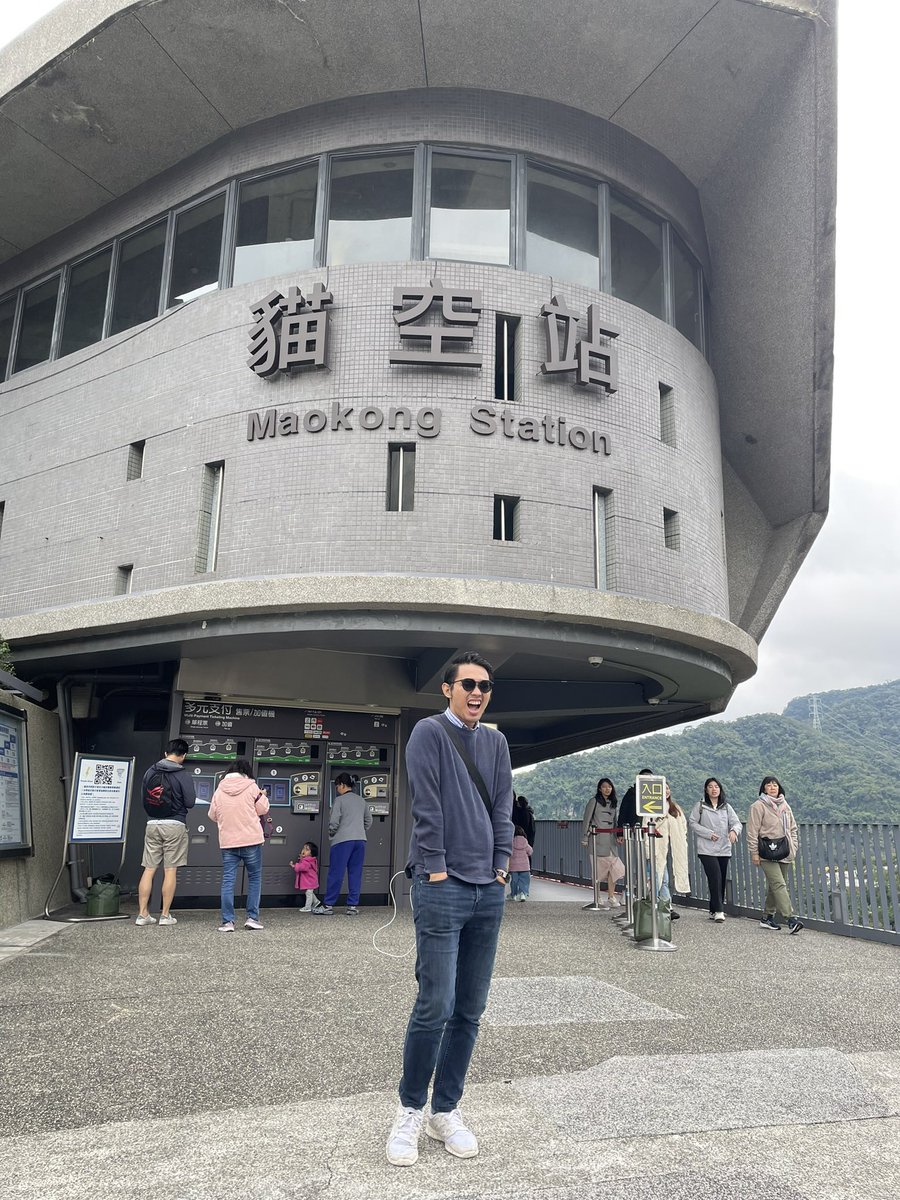 malooooong's tweet image. Two years apart, same me

2023                                       2025