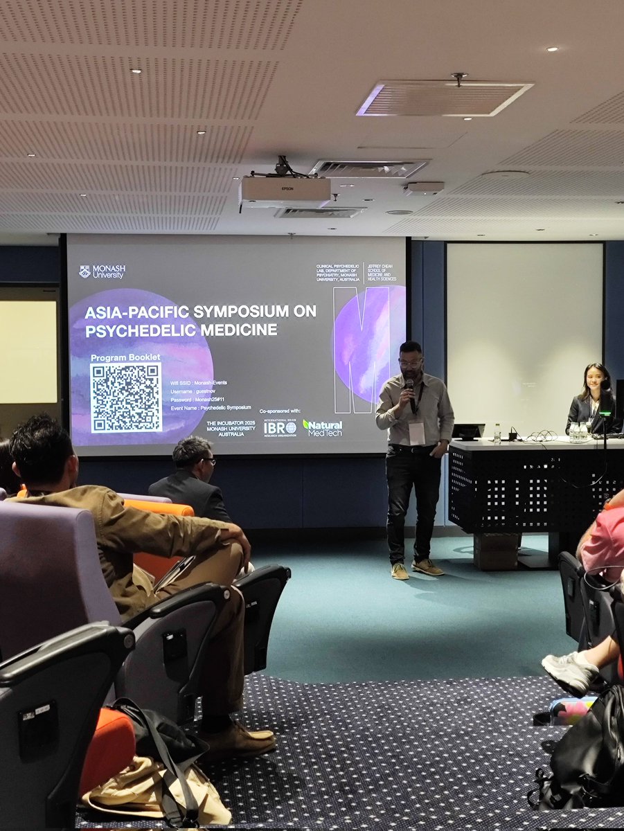 I'm here!!! Come say hi if you're also here 😁