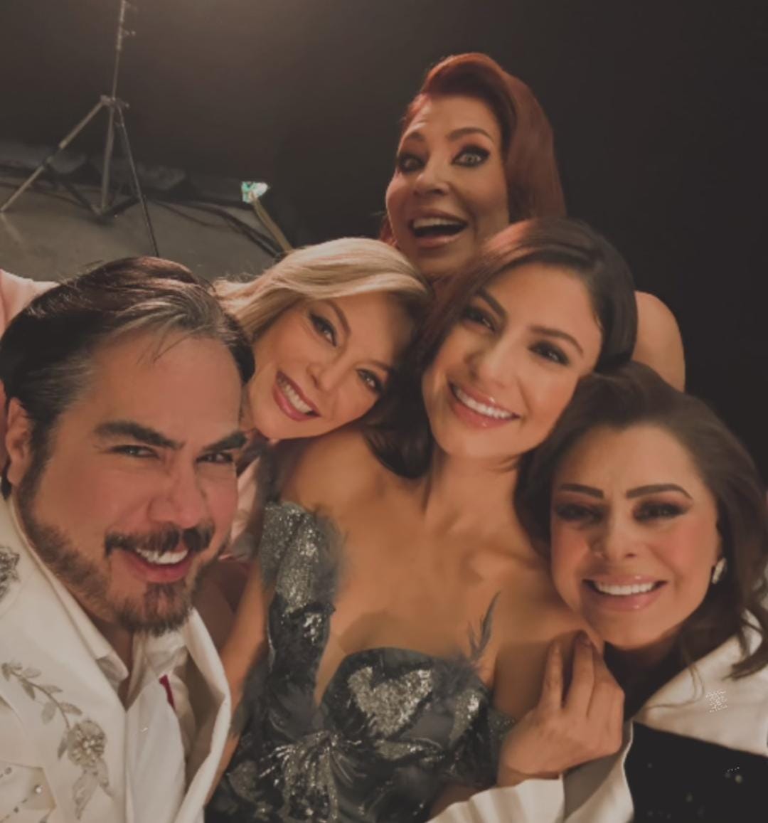 Adriana11994's tweet image. Lo mejor de este proyecto serán los compañeros que hizo 

BÁRBARA ES CRISTINA
#LosHilosDelPasado