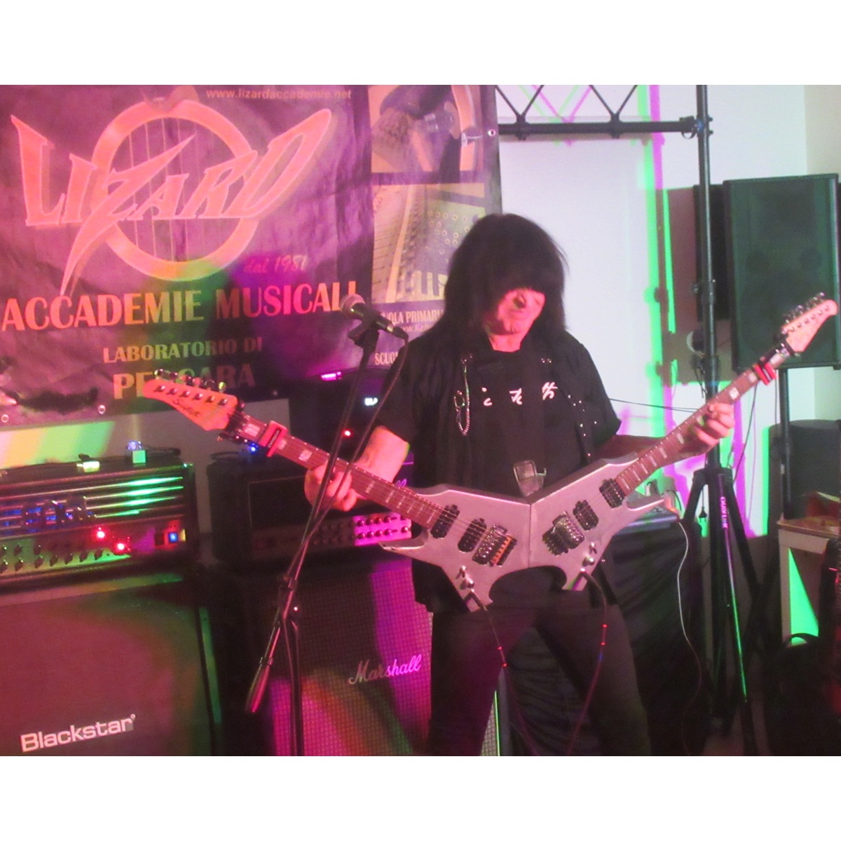 Intervista  a #MichaelAngeloBatio (chitarrista dei #Manowar) che ha dato prova del  suo talento con una masterclass tenutasi presso la #Lizard a #Pescara  

abruzzooggi.it/news/musica/in…

#abruzzo #axeman #chitarraelettrica #chitarristi #Interviste #nitro #sawtoothguitars
