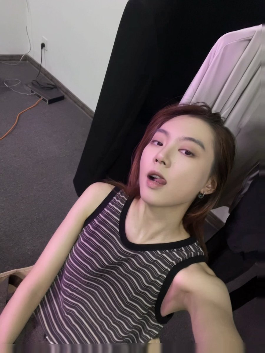 96y2a's tweet photo. 怎么不能发live https://t.co/3H5TAayPNk